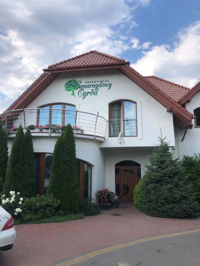 Отель Rezydencja Szmaragdowy Ogrod Константынув-Лодзинский Экстерьер фото